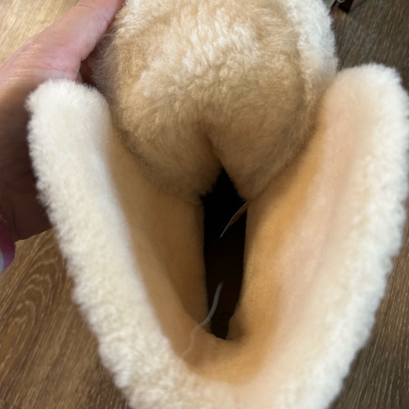 Ugg size 9 Ugg sheepskin suede ankle boots - Picture 4 of 5